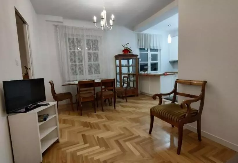 Comfortable Old Town Apartment