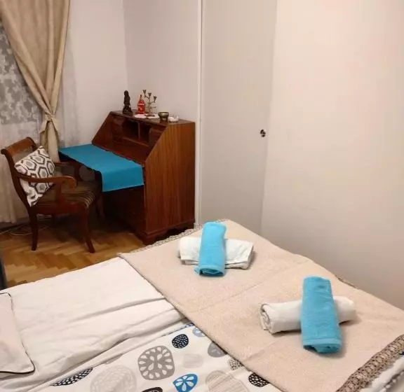 Comfortable Old Town Apartment