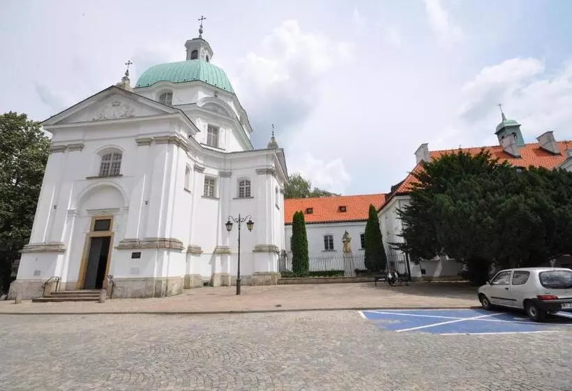 Comfortable Old Town Apartment