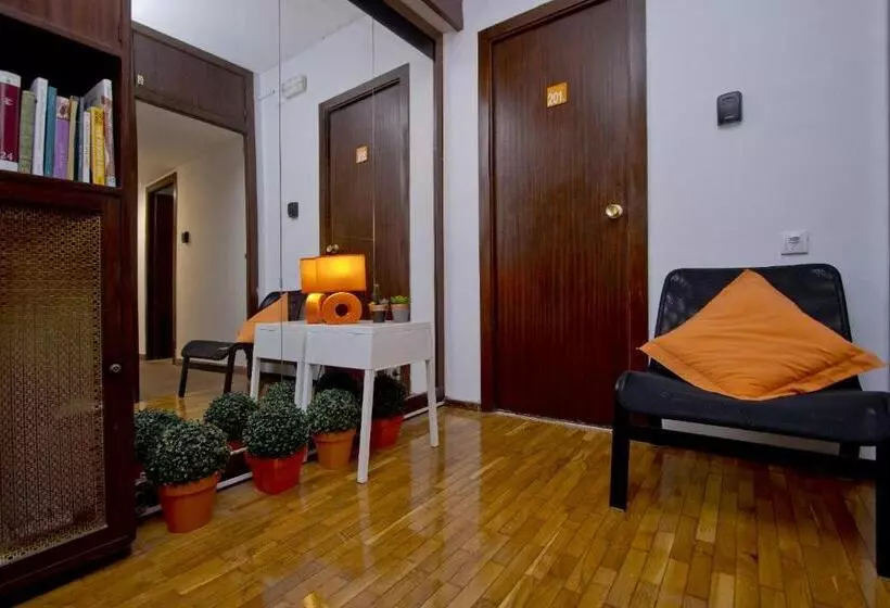 Хостел Barcelona City Seven