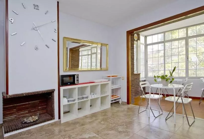 Хостел Barcelona City Seven