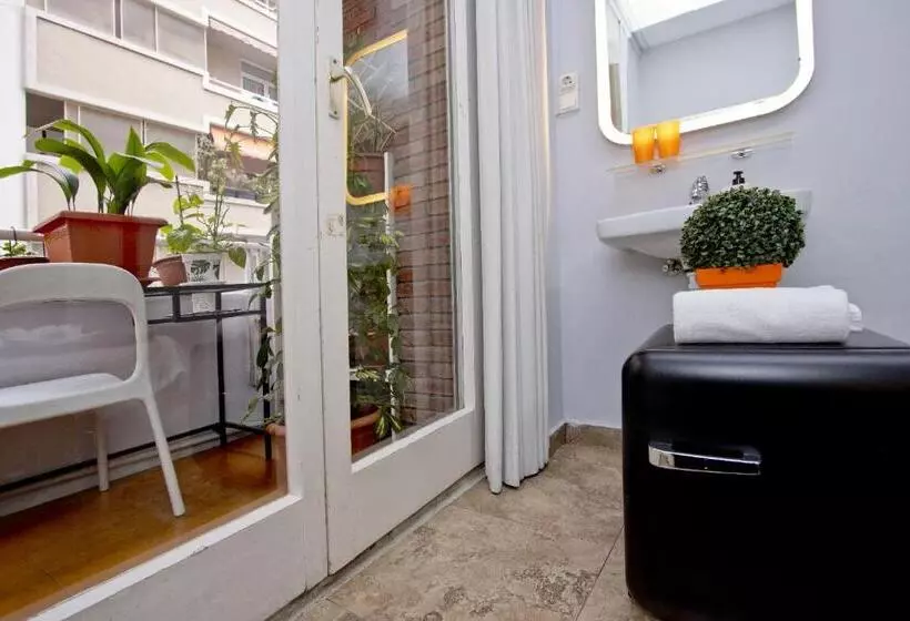 Хостел Barcelona City Seven