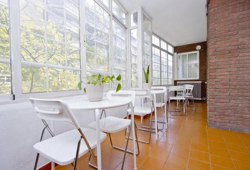 Хостел Barcelona City Seven