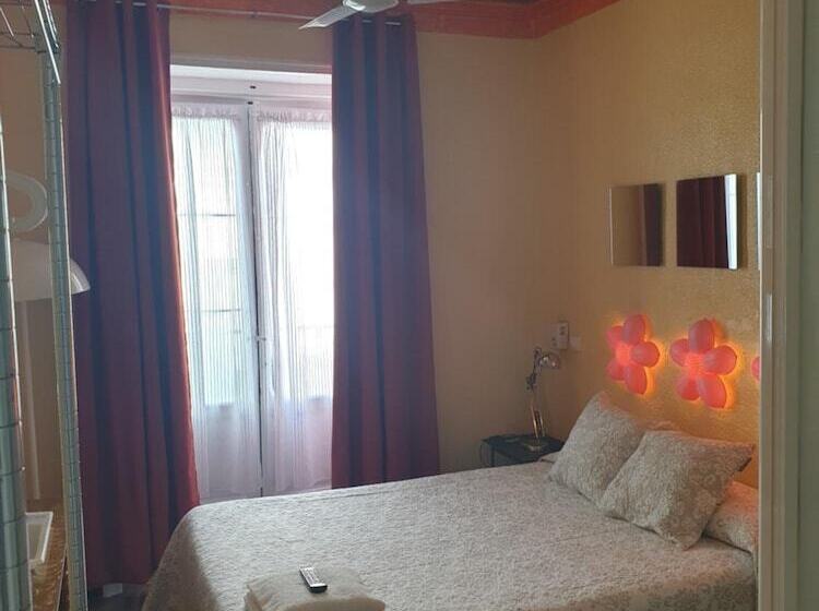 مسافرخانه Casa De Huespedes Dolce Vita