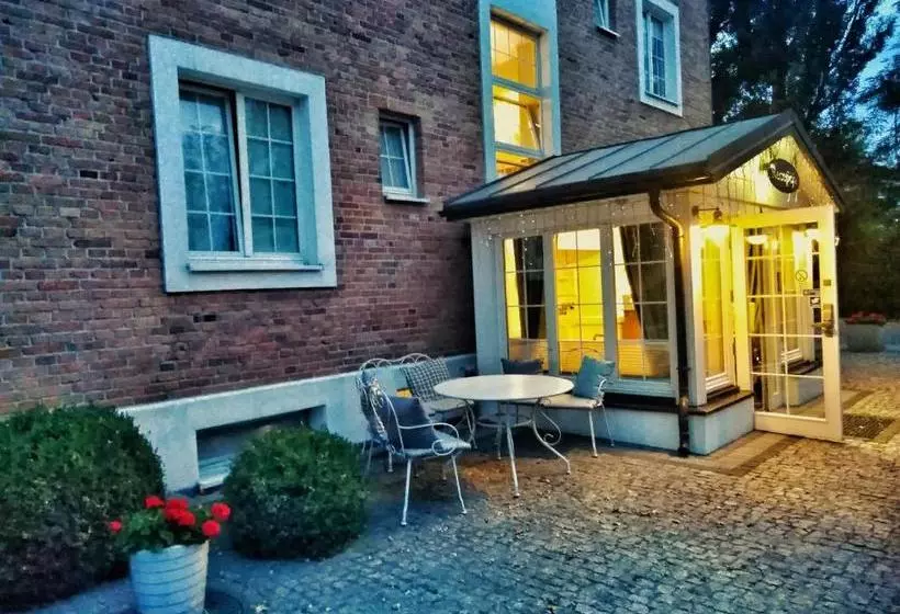 Hotelli American House Hennela