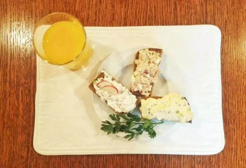 Hotelli American House Hennela