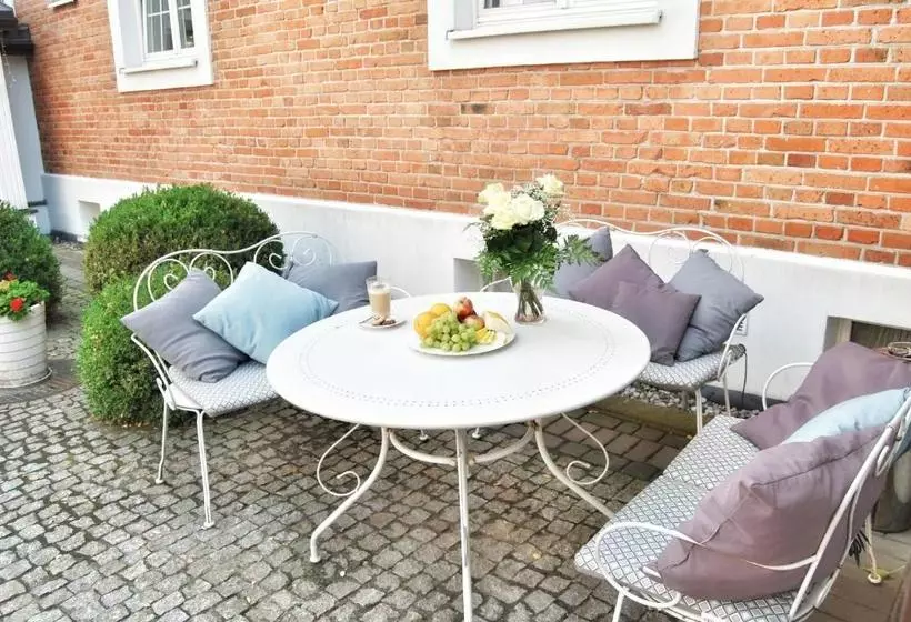 Hotelli American House Hennela