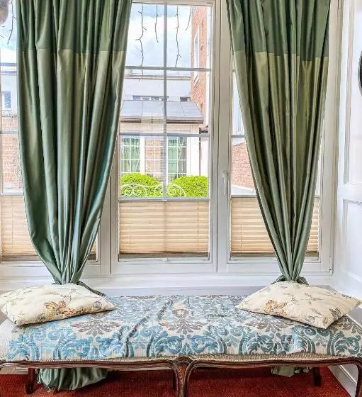 Hotelli American House Hennela