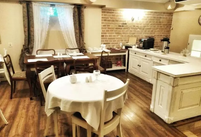 Hotelli American House Hennela