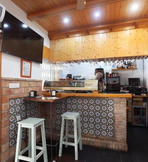 Отель Hostal Restaurante La Giralda