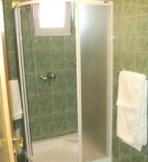 Hotelli Pensiunea Warthe