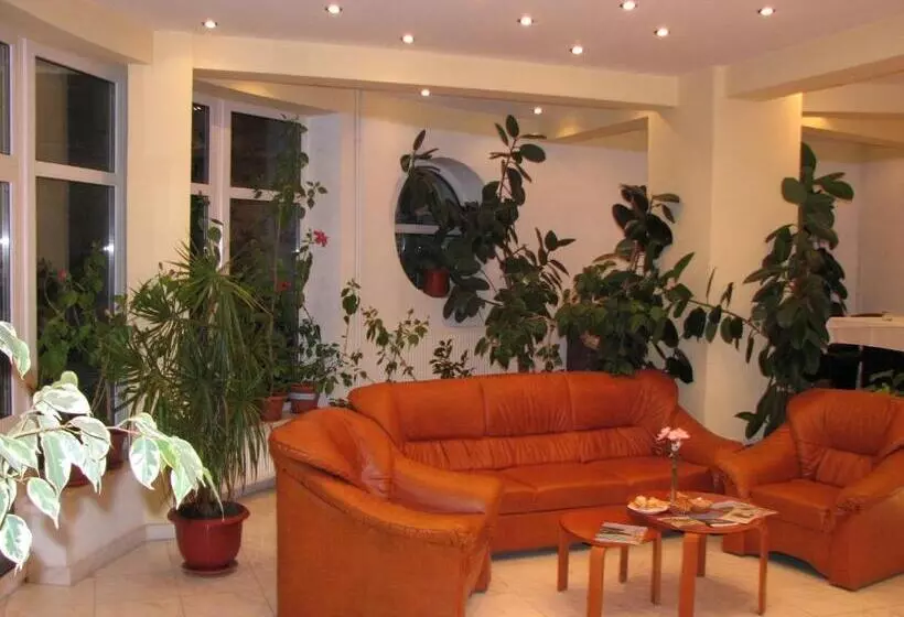 Hotelli Pensiunea Warthe