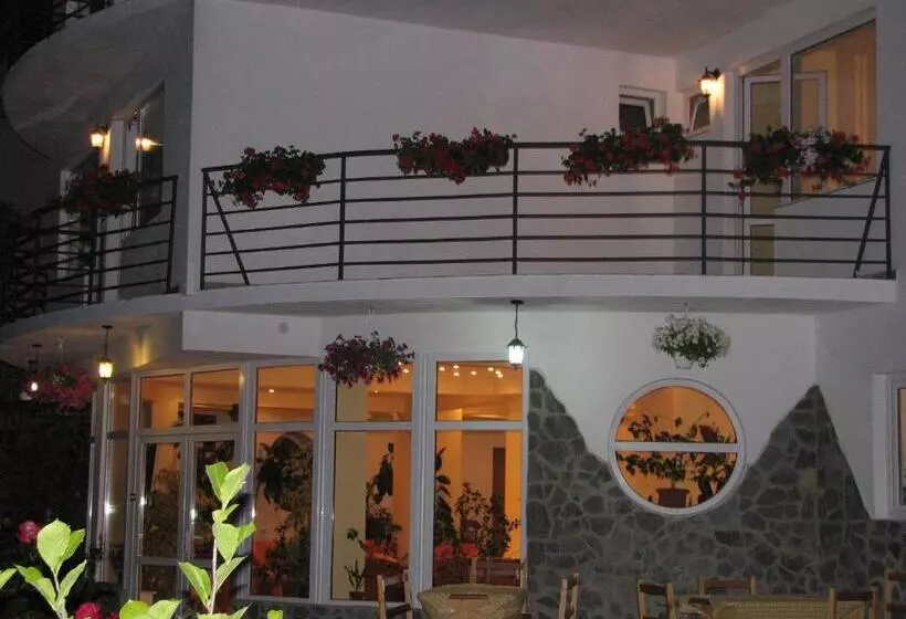 Hotelli Pensiunea Warthe