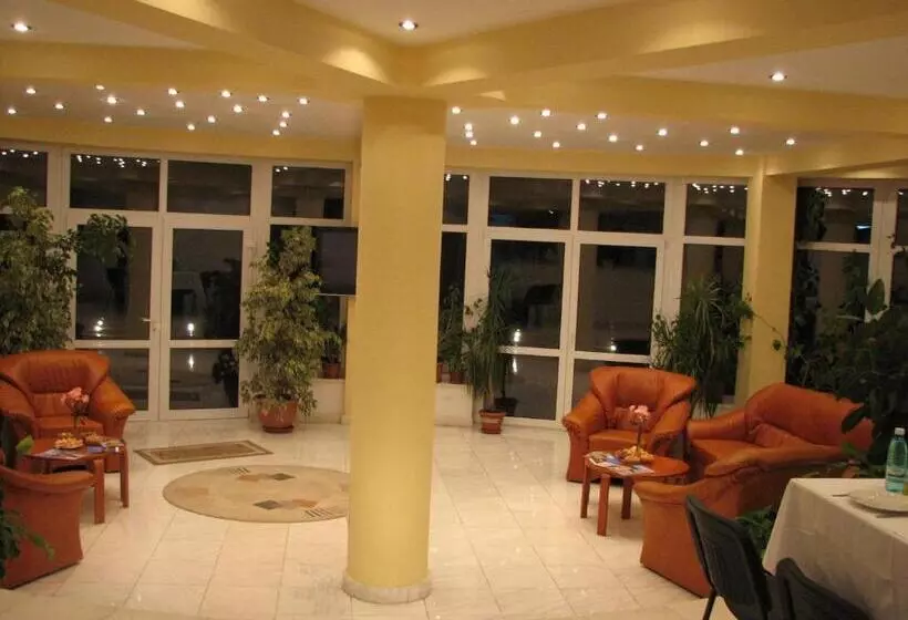 Hotelli Pensiunea Warthe