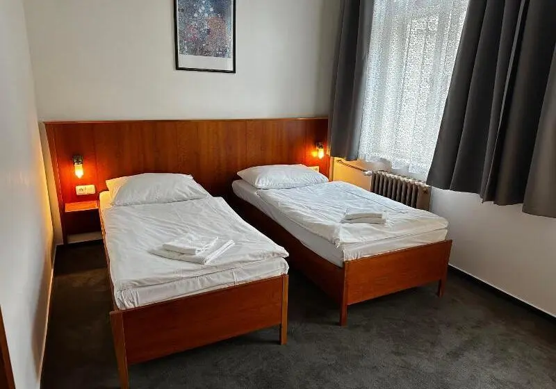 هتل Praha Liberec