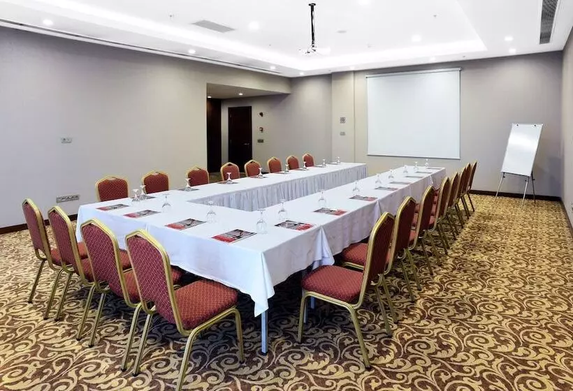 Отель Ramada Plaza Altin Kayisi