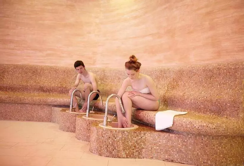 호텔 Vestina Wellness & Spa