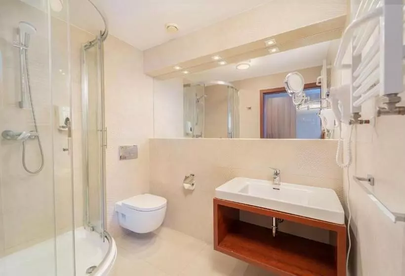 호텔 Vestina Wellness & Spa