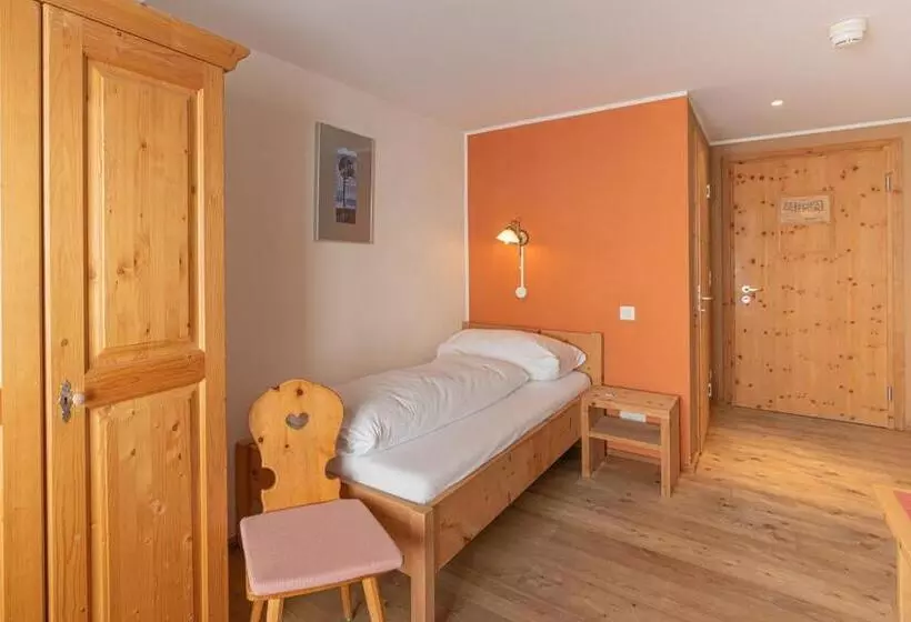 بنسيون Gasthaus & Hotel Berninahaus