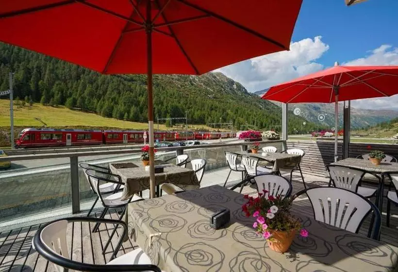 بنسيون Gasthaus & Hotel Berninahaus