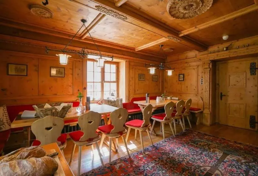 بنسيون Gasthaus & Hotel Berninahaus