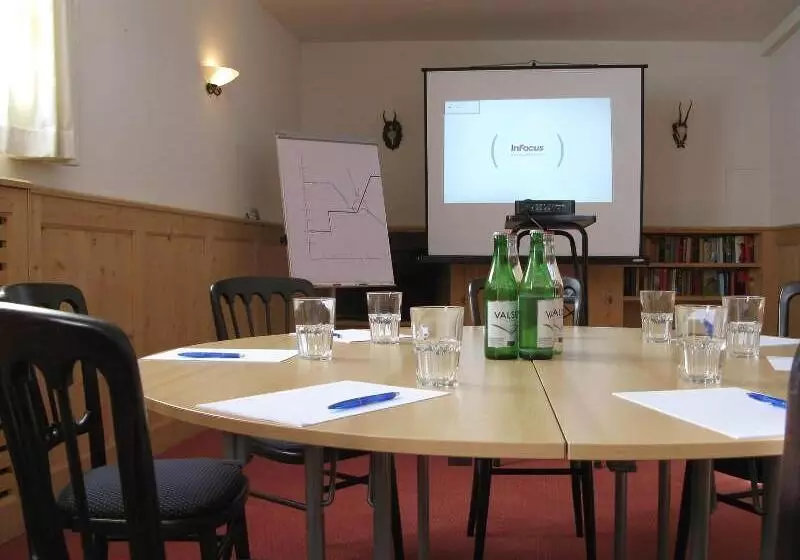 بنسيون Gasthaus & Hotel Berninahaus