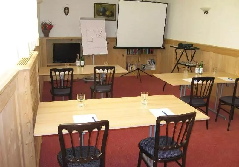 بنسيون Gasthaus & Hotel Berninahaus