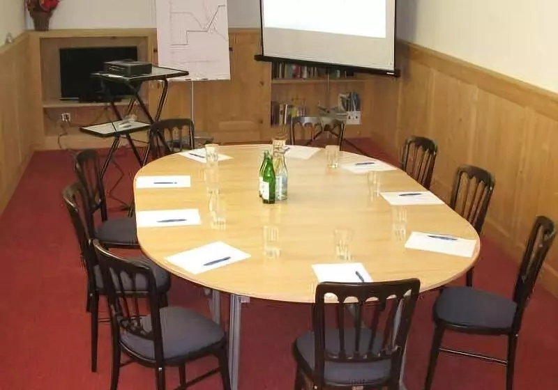 بنسيون Gasthaus & Hotel Berninahaus