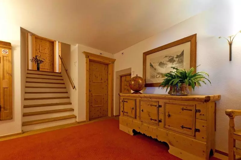 بنسيون Gasthaus & Hotel Berninahaus