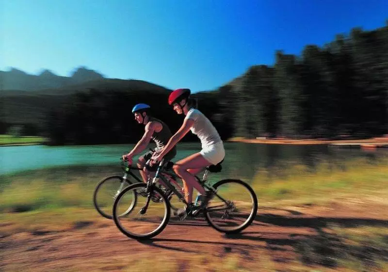 بنسيون Gasthaus & Hotel Berninahaus