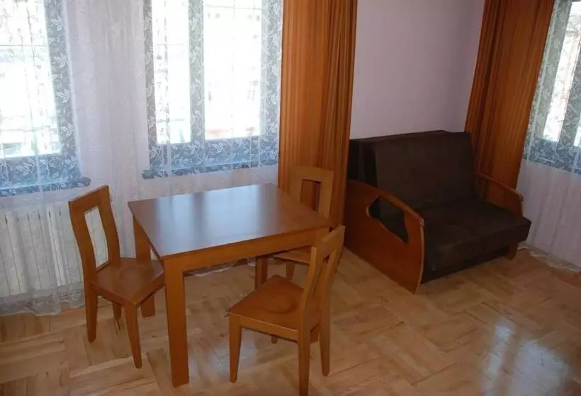 Panzió Korona Guest Rooms