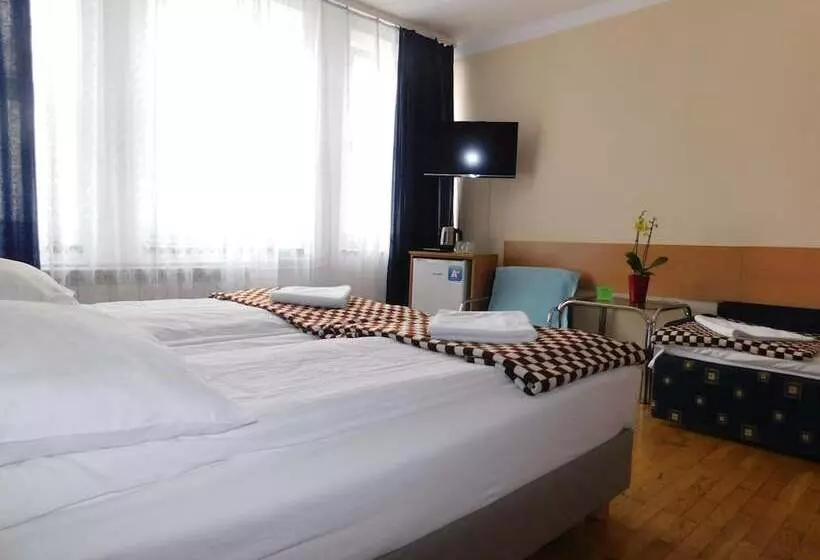 Panzió Korona Guest Rooms