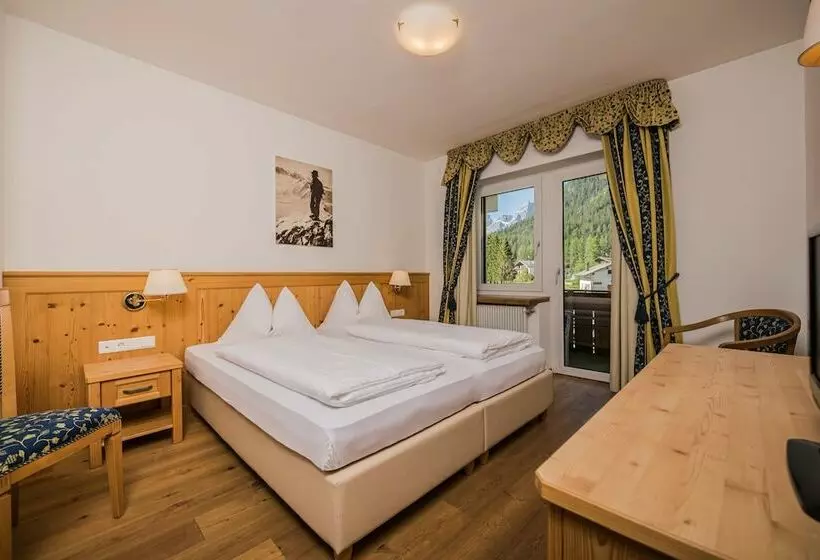 Hotelli Waldheim Sexten Sesto