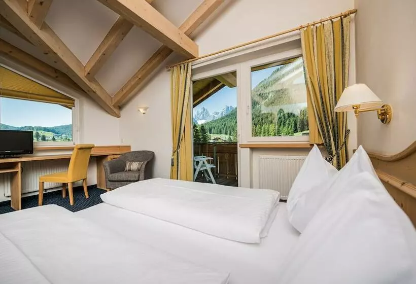 Hotelli Waldheim Sexten Sesto