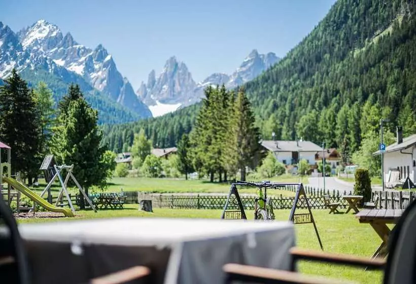 Hotelli Waldheim Sexten Sesto