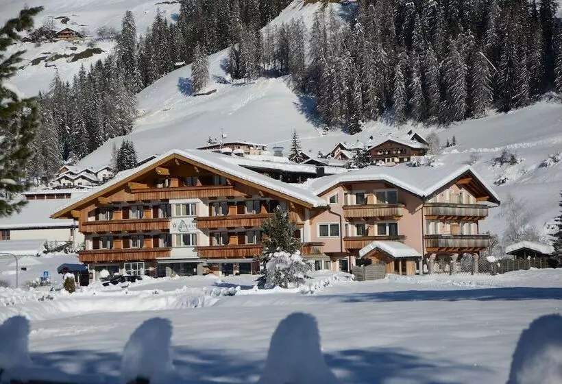 Hotelli Waldheim Sexten Sesto