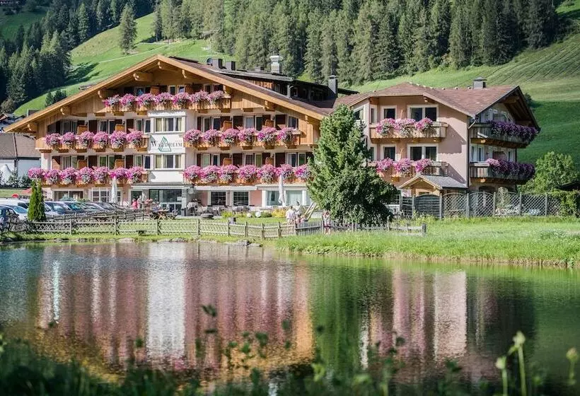 Hotelli Waldheim Sexten Sesto