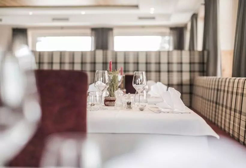 Hotelli Waldheim Sexten Sesto