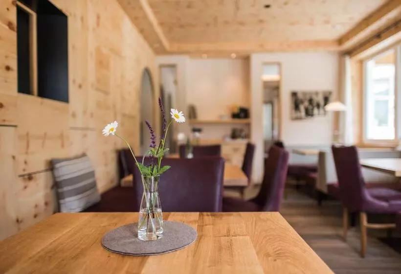 Hotelli Waldheim Sexten Sesto