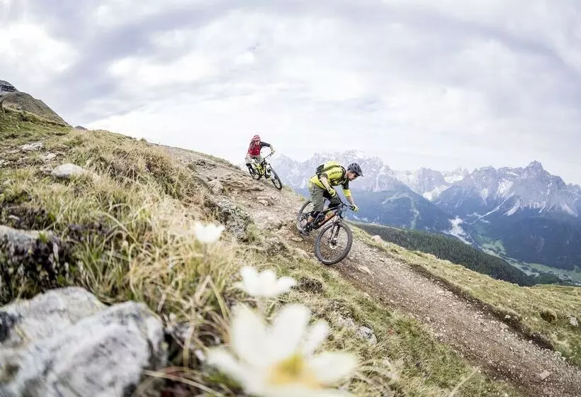 Hotelli Waldheim Sexten Sesto