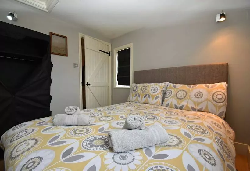 Rose Mullion Cottage