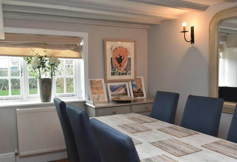 Rose Mullion Cottage