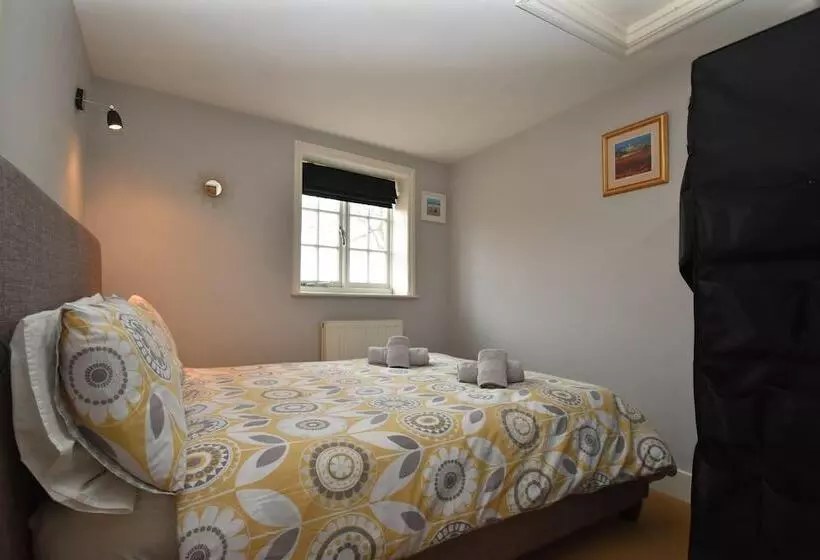 Rose Mullion Cottage