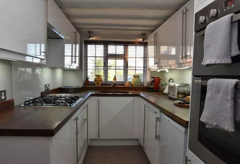 Rose Mullion Cottage