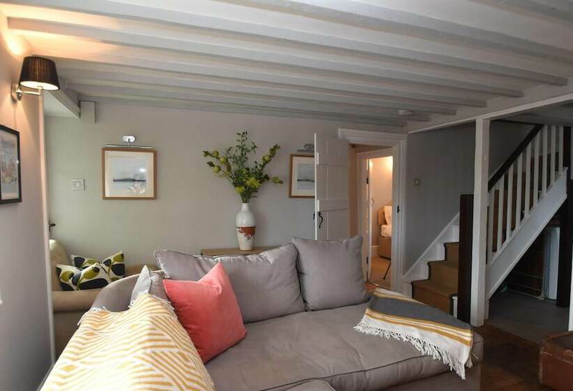 Rose Mullion Cottage