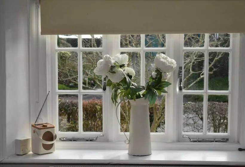 Rose Mullion Cottage