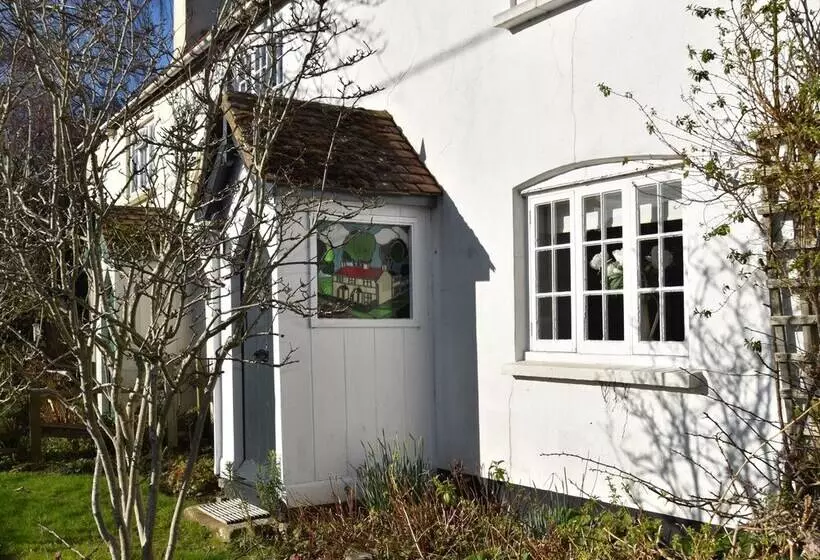 Rose Mullion Cottage