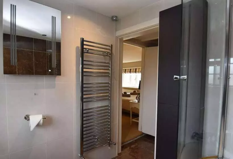 Rose Mullion Cottage