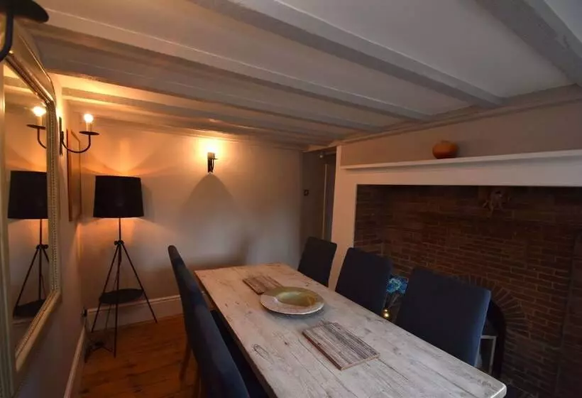 Rose Mullion Cottage