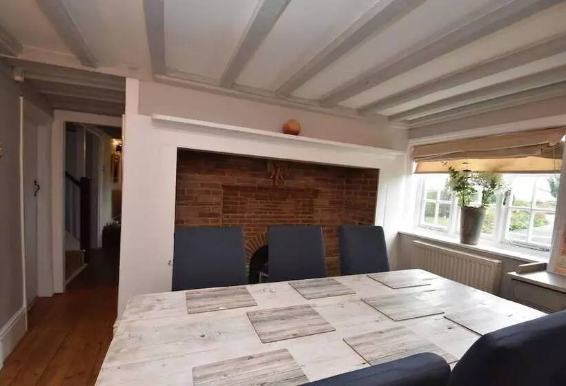 Rose Mullion Cottage